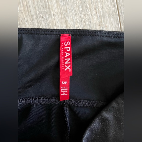 SPANX Women’s Moto Faux Leather Leggings Very Black - Size Small - Picture 4 of 7